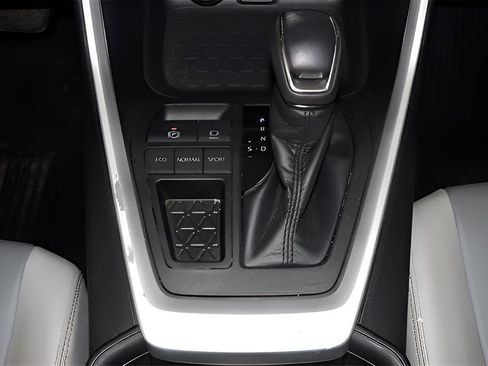 Used 2020 Toyota RAV4 XLE Premium FWD image 38