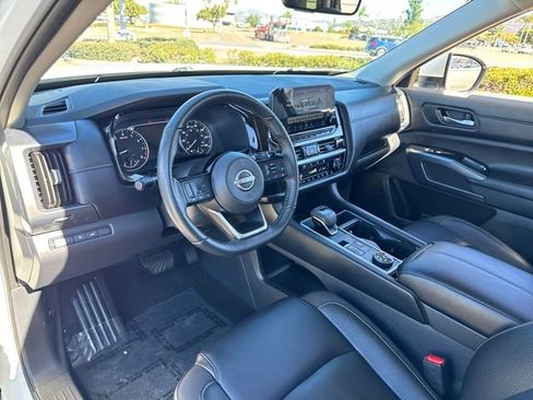 Used 2023 Nissan Pathfinder SL image 6