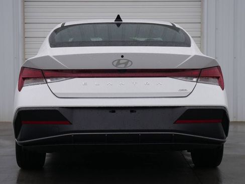 Used 2025 Hyundai Elantra Limited FWD image 9