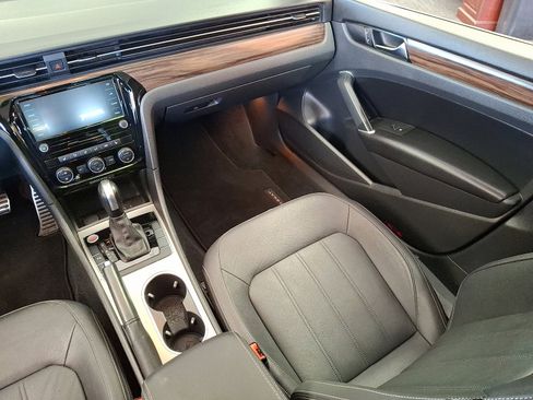 Used 2022 Volkswagen Passat 2.0T image 13