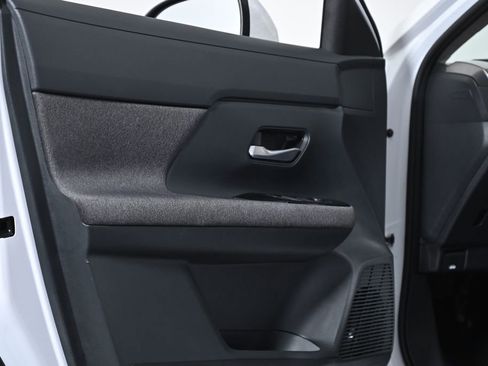 Used 2025 Nissan Kicks SV w/ SV Premium Package image 27