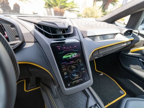 Used 2025 Lamborghini Revuelto AWD/4WD image 15