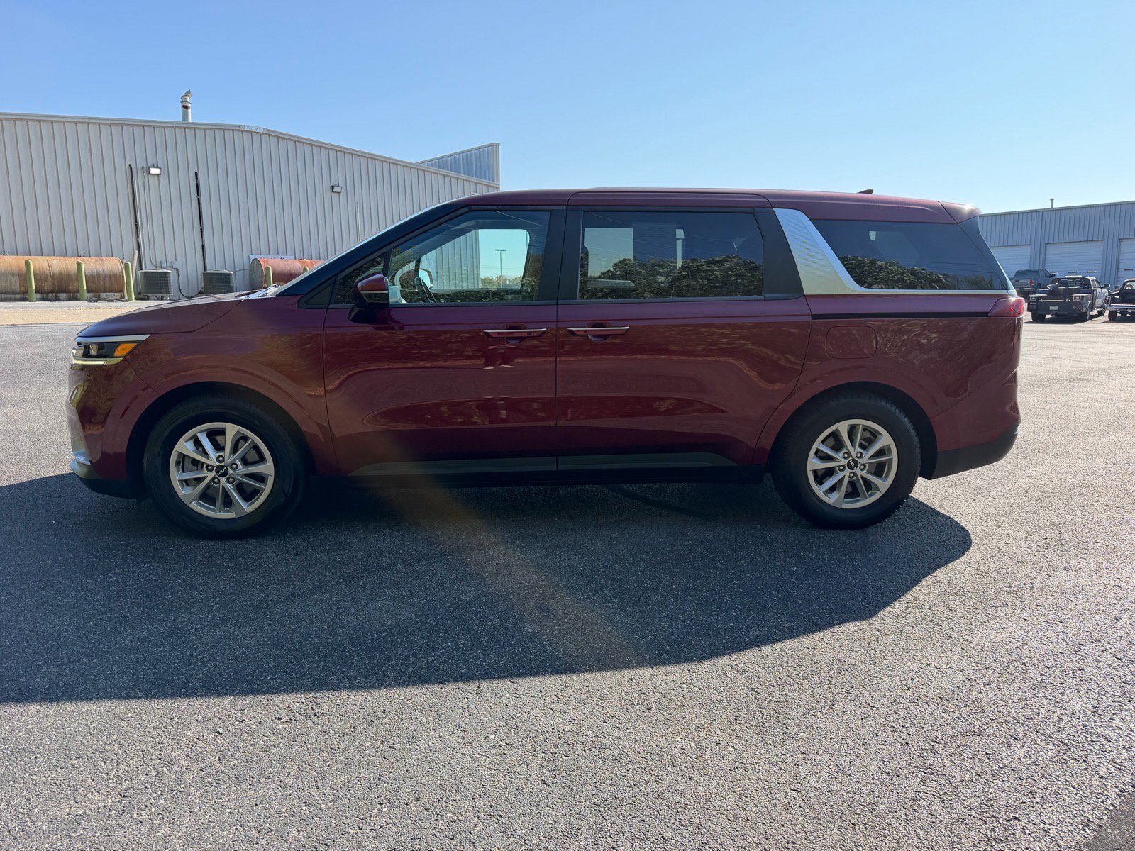 Used 2024 Kia Carnival LX FWD image 8