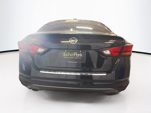 Used 2022 Nissan Altima 2.5 SR w/ Midnight Edition Package image 7