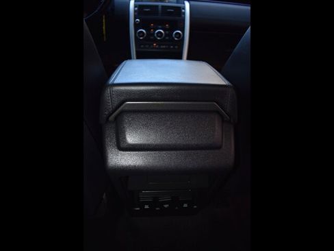 Used 2019 Land Rover Discovery Sport SE image 29