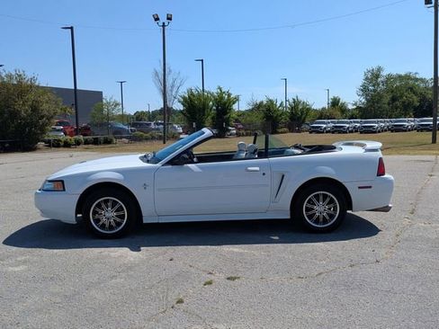 Used 2003 Ford Mustang Convertible image 6