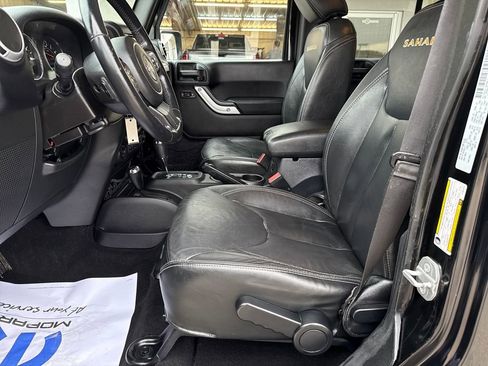 Used 2015 Jeep Wrangler Unlimited Sahara w/ Connectivity Group image 9