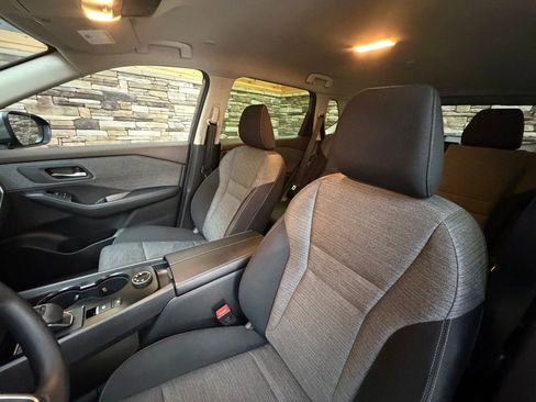 Used 2023 Nissan Rogue SV image 12