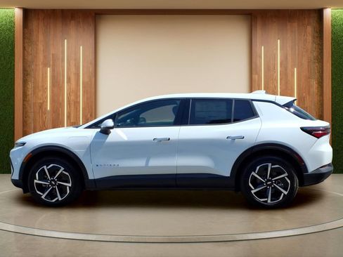 New 2026 Chevrolet Equinox EV LT FWD image 27
