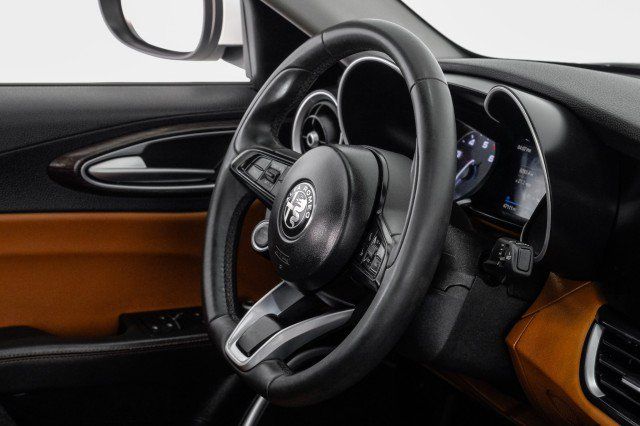 Used 2021 Alfa Romeo Giulia Ti AWD/4WD image 14