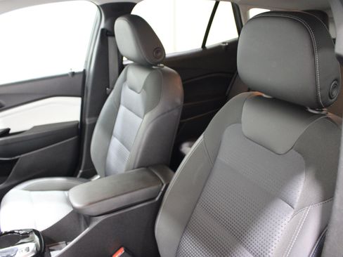 Used 2024 Chevrolet Trax LT w/ Driver Confidence Package FWD image 4