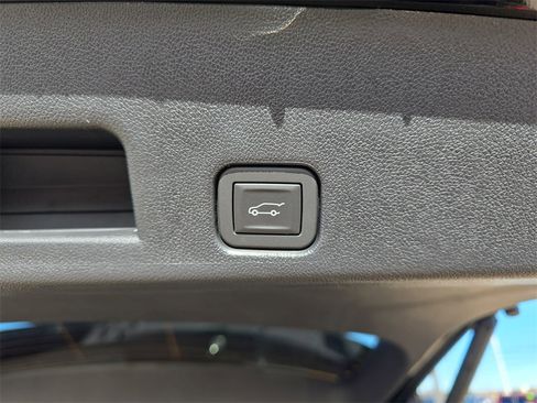 New 2025 GMC Acadia Elevation image 14