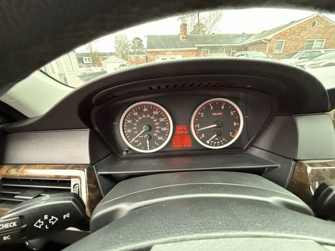 Used 2004 BMW 545i 545iA 4dr Sdn 6-Spd Auto image 25