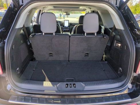 Used 2023 Ford Explorer Limited w/ Limited Technology Package image 29