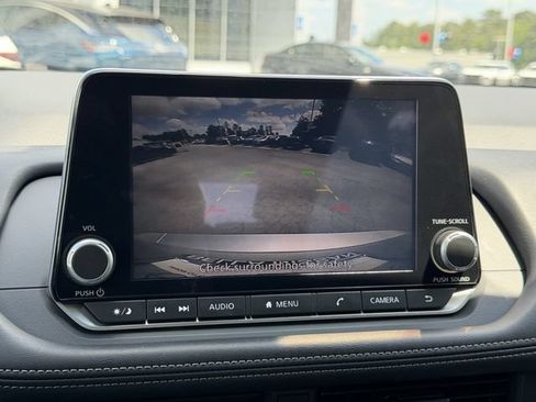 Used 2025 Nissan Rogue S FWD image 11