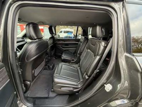 Used 2023 Jeep Grand Cherokee L Limited w/ Luxury Tech Group II AWD/4WD image 7