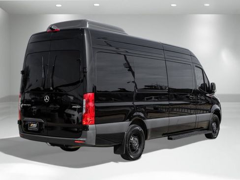 Used 2025 Mercedes-Benz Sprinter 2500 w/ Dashboard Charging Package image 6