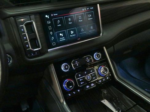 Used 2022 GMC Yukon Denali w/ Denali Premium Package image 18
