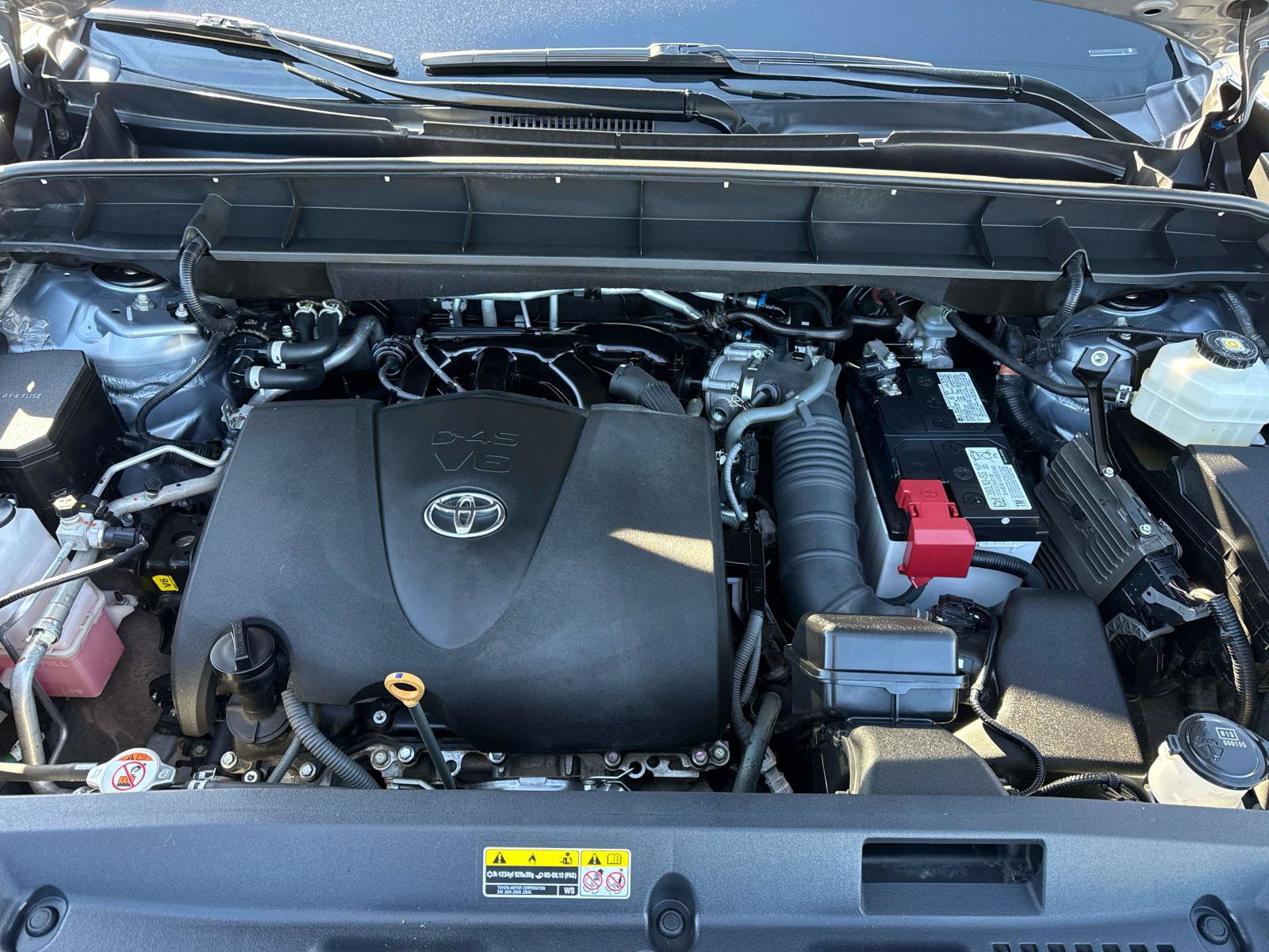Used 2022 Toyota Highlander XLE AWD/4WD image 10