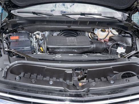 Used 2025 Chevrolet Tahoe LT image 38