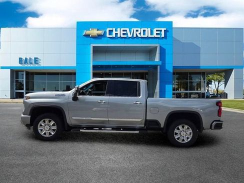 Used 2026 Chevrolet Silverado 2500 High Country w/ Technology Package AWD/4WD image 6