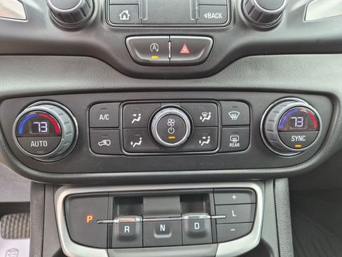 Used 2022 GMC Terrain SLT w/ Infotainment Package II AWD/4WD image 29
