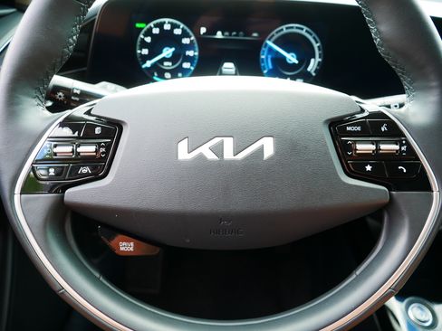 Used 2023 Kia Niro Wind w/ Wind Preserve Package FWD image 25