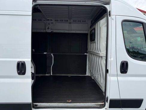 Used 2025 RAM ProMaster 2500 w/ Convenience Group FWD image 16
