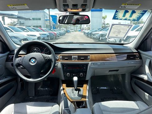 Used 2011 BMW 328i xDrive Sedan AWD/4WD image 18