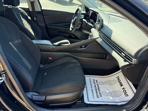 Used 2022 Hyundai Elantra SEL FWD image 16