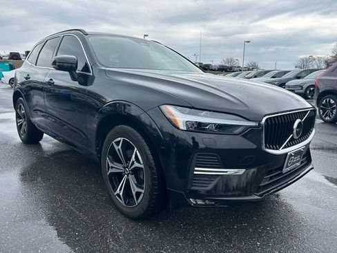 Certified 2022 Volvo XC60 B5 Momentum w/ Climate Package image 1