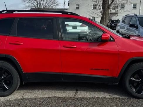 Used 2017 Jeep Cherokee High Altitude image 1