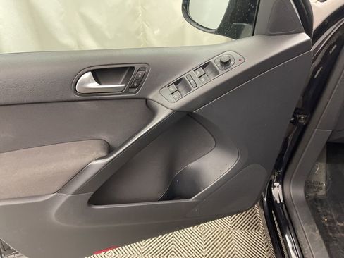 Used 2014 Volkswagen Tiguan S image 18