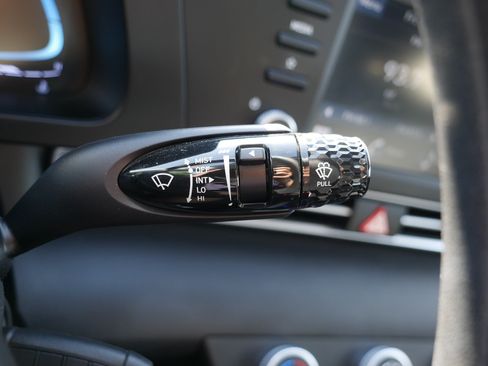 Certified 2025 Hyundai Elantra SE FWD image 30