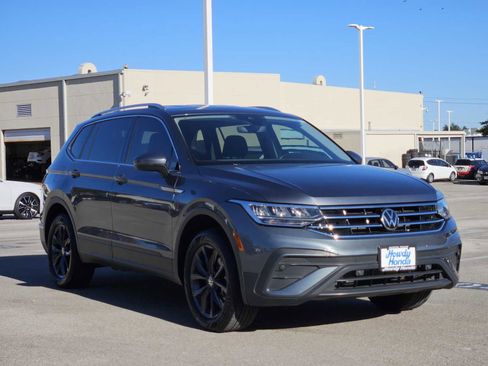 Used 2022 Volkswagen Tiguan SE image 3