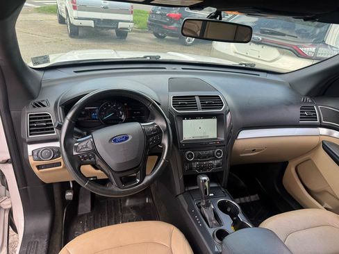 Used 2017 Ford Explorer XLT w/ Equipment Group 202A FWD image 8