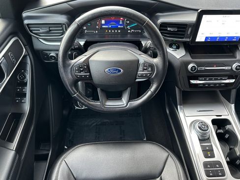 Certified 2020 Ford Explorer XLT w/ Equipment Group 202A image 15