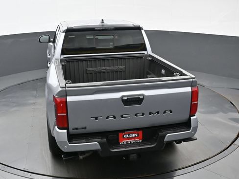Used 2025 Toyota Tacoma SR5 AWD/4WD image 39