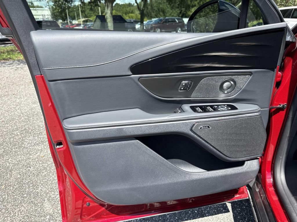 New 2026 Lincoln Nautilus Premier w/ Equipment Group 102A AWD/4WD image 18