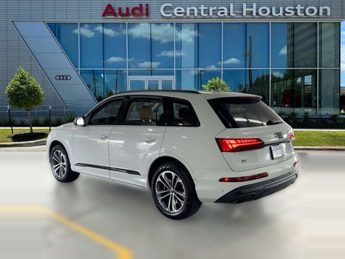Used 2025 Audi Q7 2.0T Premium w/ Convenience Plus Package image 3