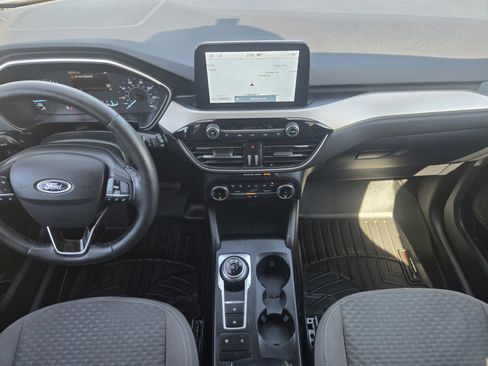 Used 2022 Ford Escape SE w/ SE Sport Appearance Package image 17