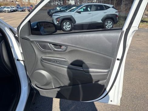Used 2023 Hyundai Kona SEL w/ Cargo Package image 8