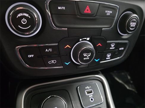 Used 2020 Jeep Compass Latitude image 23