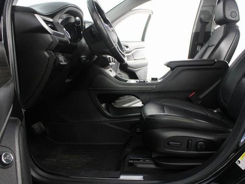 Used 2021 GMC Acadia SLT w/ Preferred Package image 18