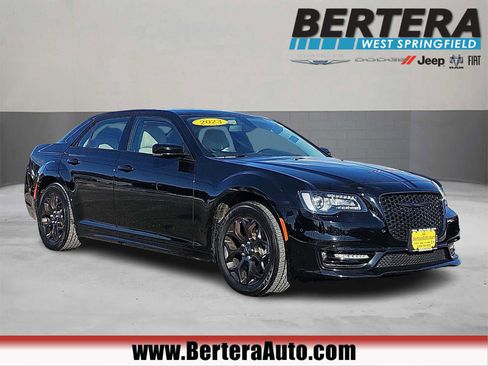 Used 2023 Chrysler 300 Touring L w/ Comfort Group image 1
