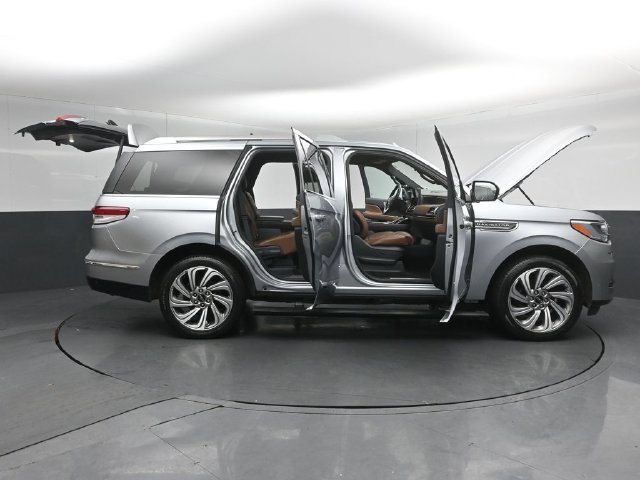 Certified 2023 Lincoln Navigator Reserve AWD/4WD image 62