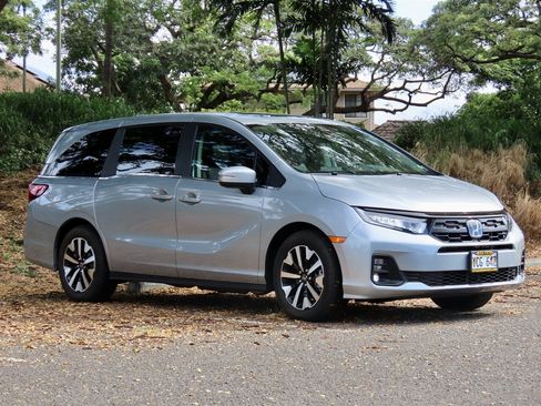 Used 2025 Honda Odyssey EX-L image 3
