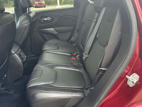 Used 2019 Jeep Cherokee Limited AWD/4WD image 10