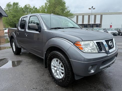 Used 2018 Nissan Frontier SV AWD/4WD image 3