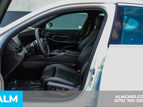 Used 2025 BMW 530i w/ Premium Package image 17